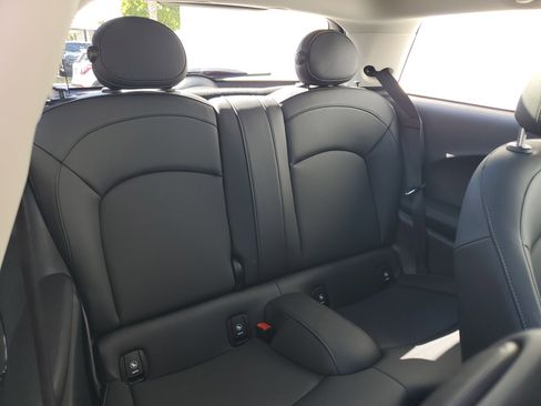 Used 2023 MINI Cooper 2-Door Hardtop image 10