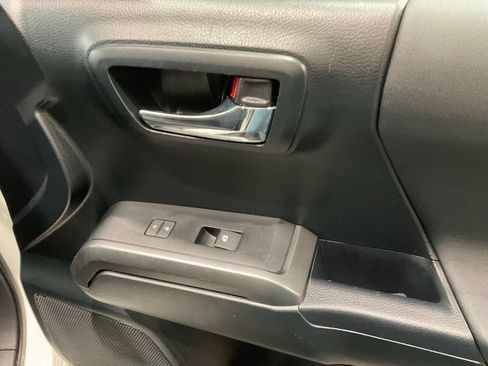 Used 2016 Toyota Tacoma TRD Off-Road w/ Towing Package RWD image 12