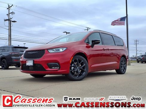 New 2026 Chrysler Pacifica Select w/ S Appearance Package FWD image 1