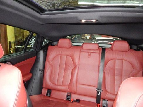 Used 2022 BMW X6 xDrive40i w/ Executive Package image 21