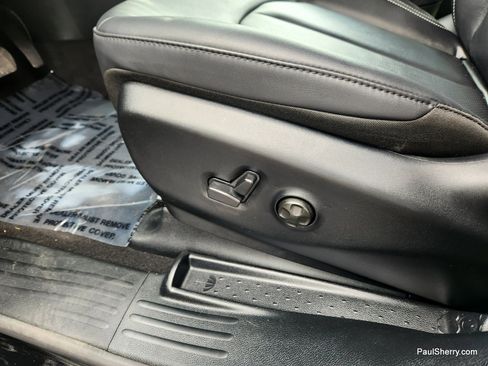 Used 2026 Chrysler Pacifica Select image 40