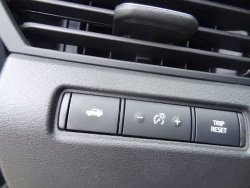 Used 2025 Nissan Altima 2.5 SV FWD image 15