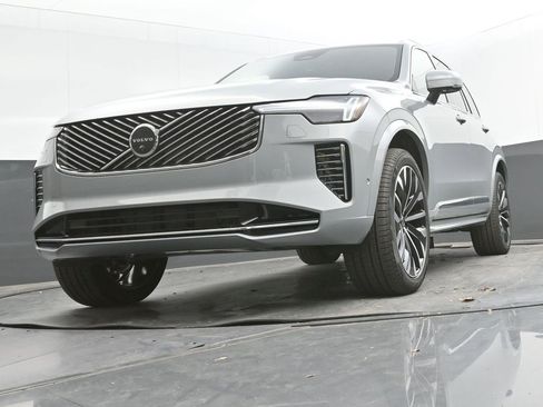 New 2026 Volvo XC90 B6 Plus w/ Protection Package Premier image 21