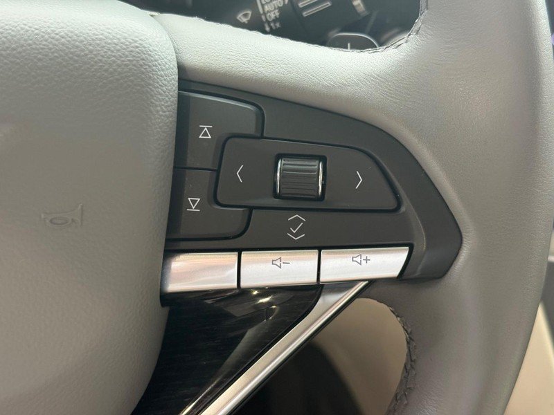 Used 2024 Cadillac XT6 Premium Luxury w/ Technology Package AWD/4WD image 17