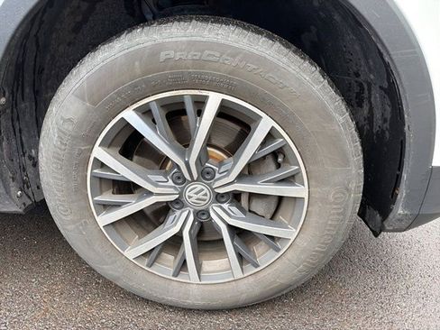 Used 2020 Volkswagen Tiguan SE w/ Panoramic Sunroof Package image 5