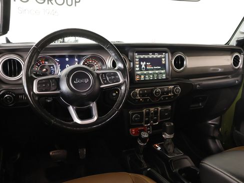 Used 2021 Jeep Gladiator Rubicon AWD/4WD image 2