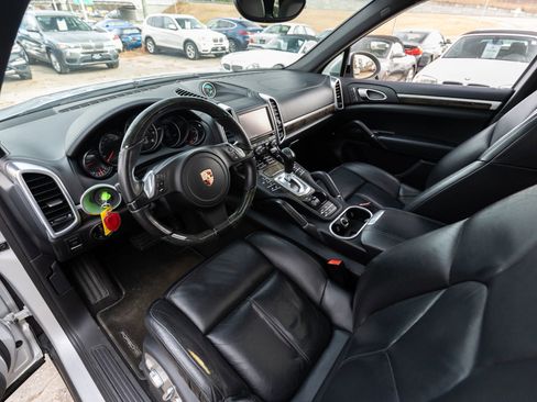 Used 2011 Porsche Cayenne Sport Utility 4D image 17