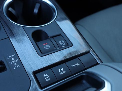 Used 2021 Toyota Highlander Platinum image 11