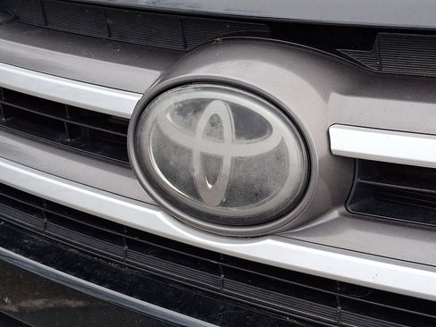 Used 2019 Toyota Highlander XLE image 8