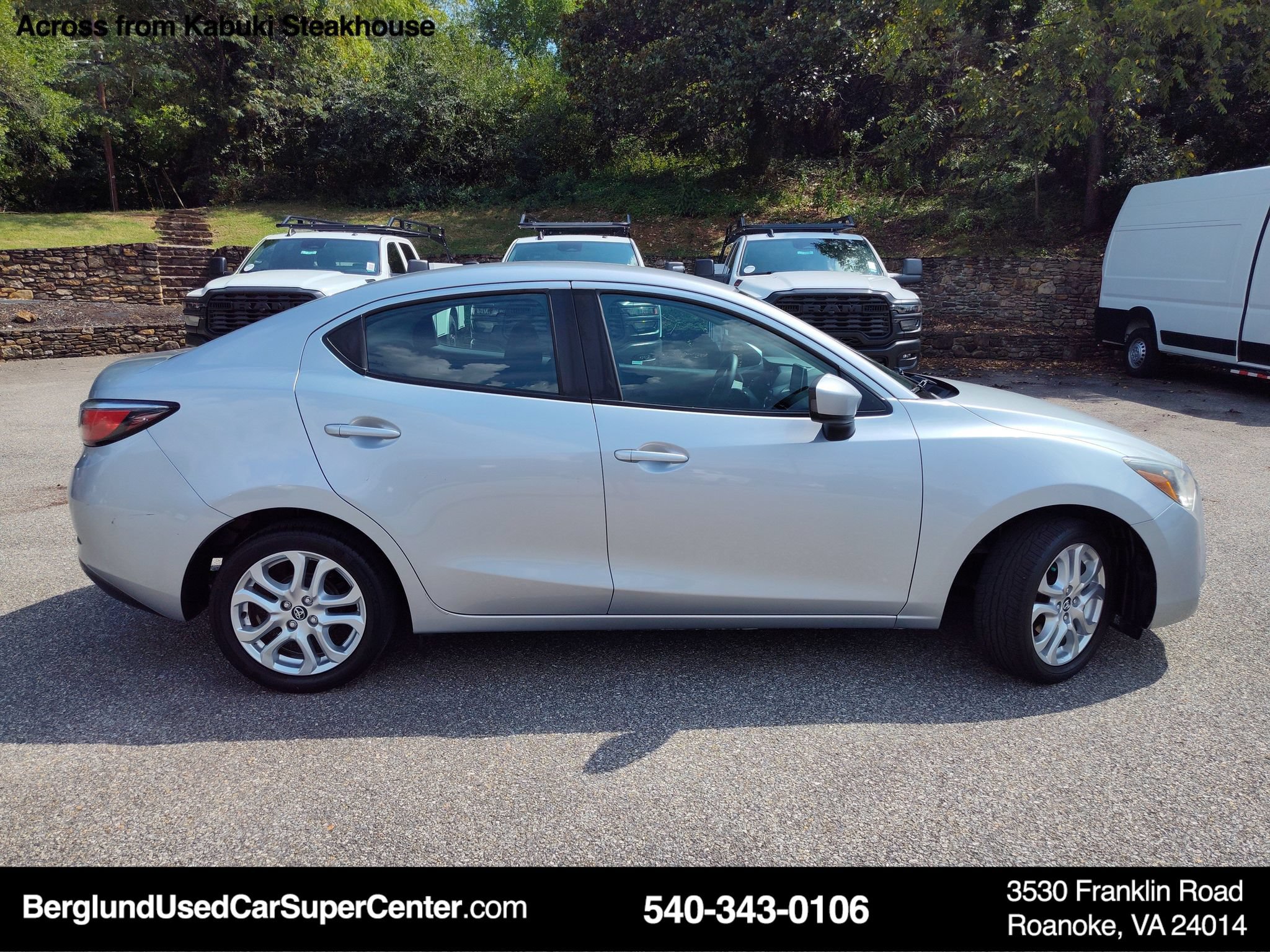 Used 2017 Toyota Yaris iA FWD image 3