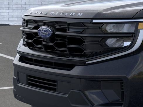 New 2026 Ford Expedition Active image 17