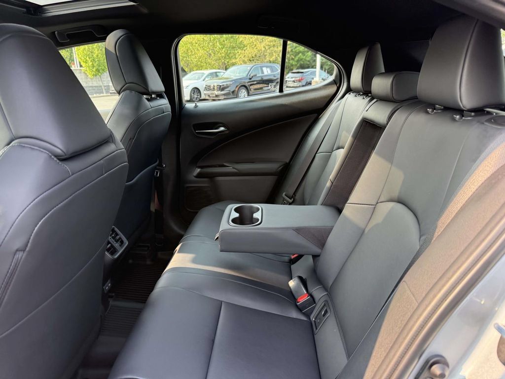 Used 2024 Lexus UX 250h F Sport AWD/4WD image 17