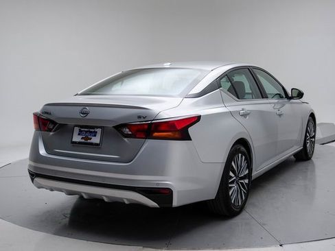 Used 2024 Nissan Altima 2.5 SV image 10