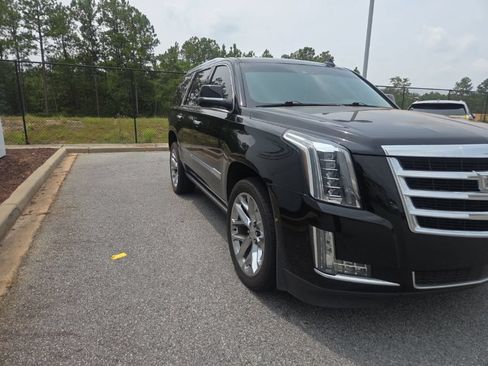 Used 2020 Cadillac Escalade Premium Luxury AWD/4WD image 3