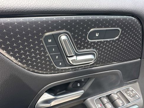 New 2025 Mercedes-Benz GLB 250 250 4MATIC SUV image 19