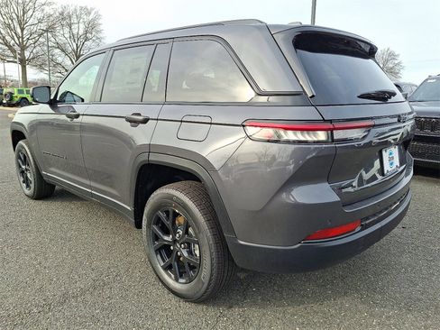 New 2025 Jeep Grand Cherokee Altitude image 4