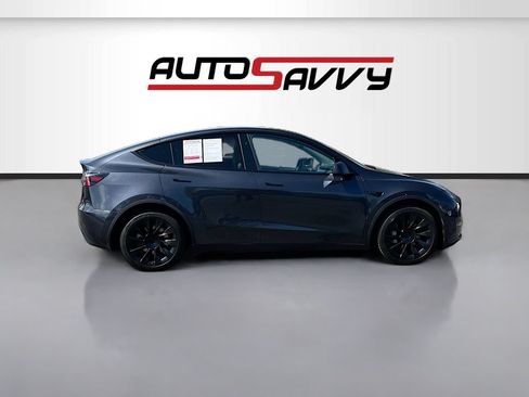 Used 2024 Tesla Model Y Long Range AWD/4WD image 8