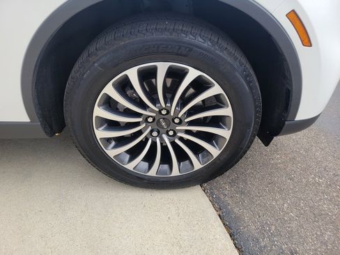 Used 2023 Lincoln Aviator AWD Standard 4dr SUV w/ Premium Package image 15