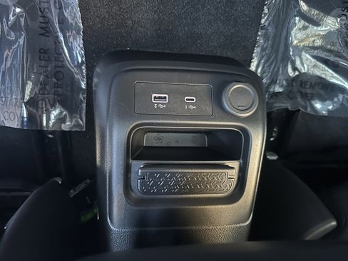 Used 2024 Nissan Ariya FWD image 29