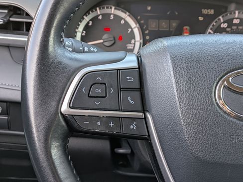 Certified 2023 Toyota Highlander LE image 32