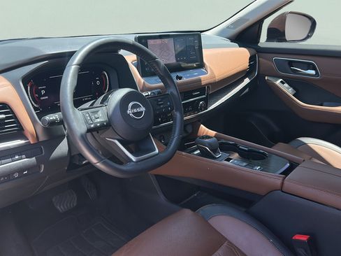 Used 2024 Nissan Rogue Platinum FWD image 13