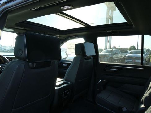 New 2026 Chevrolet Suburban High Country AWD/4WD image 17