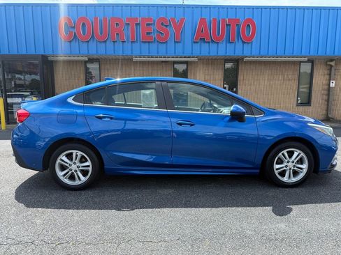 Used 2018 Chevrolet Cruze LT FWD image 12