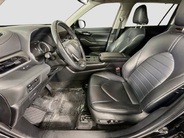 Used 2023 Toyota Highlander XLE FWD image 20