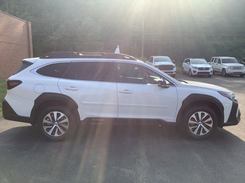 Certified 2025 Subaru Outback Premium image 4