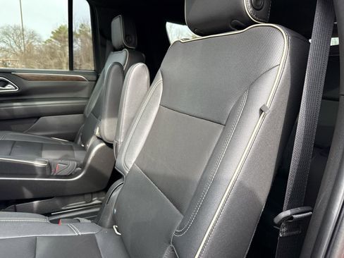 Used 2021 Chevrolet Suburban Premier w/ Premium Package image 28