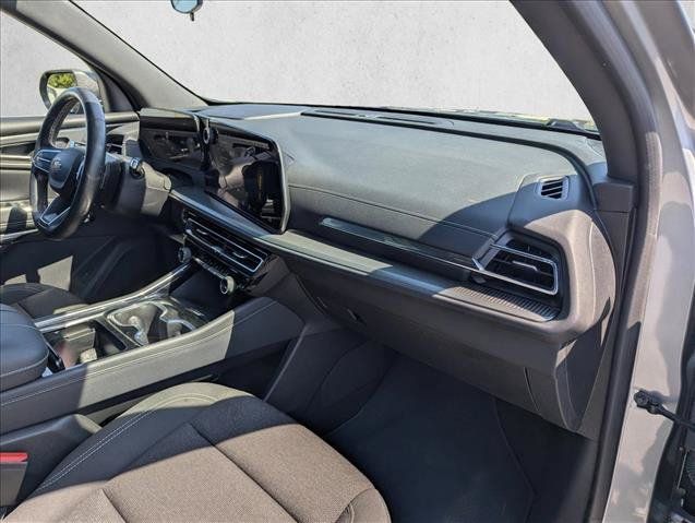 Used 2024 Chevrolet Traverse LT FWD image 27