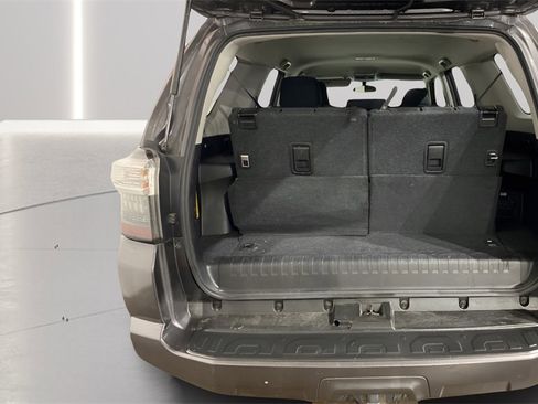 Used 2016 Toyota 4Runner SR5 image 5