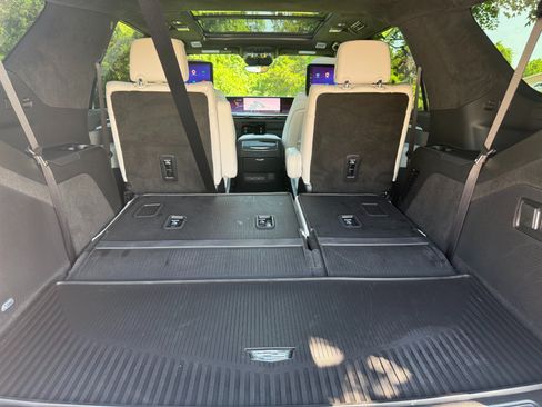 Used 2026 Cadillac Escalade Platinum Luxury RWD image 28