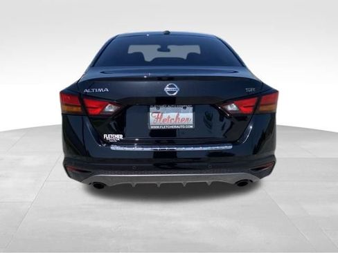 Used 2021 Nissan Altima 2.5 SR w/ SR Premium Package FWD image 3