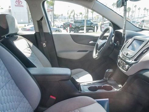 Used 2020 Chevrolet Equinox LS image 16