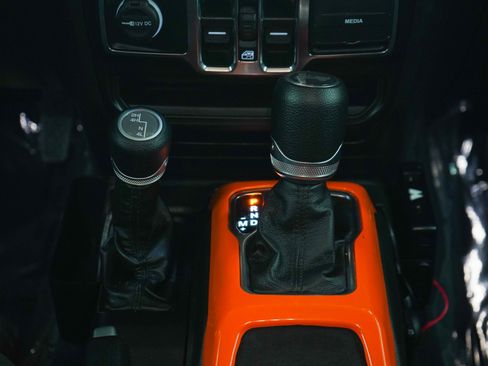 Used 2022 Jeep Wrangler Unlimited Sport AWD/4WD image 19