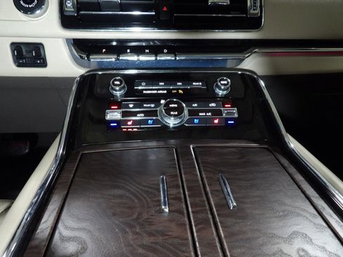Used 2022 Lincoln Navigator Reserve AWD/4WD image 32