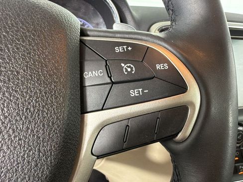 Used 2017 Jeep Grand Cherokee Limited RWD image 32