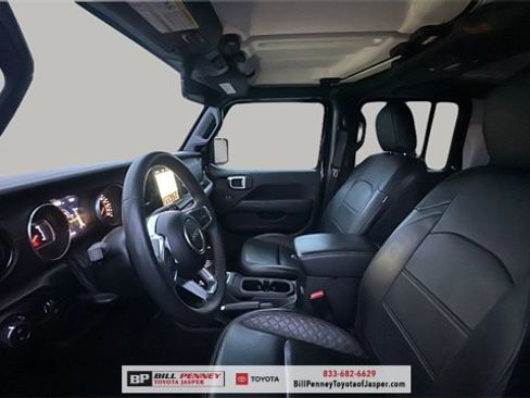 Used 2023 Jeep Gladiator Overland image 11