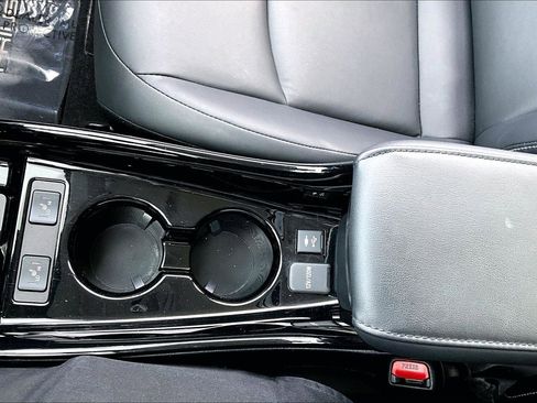 Used 2022 Toyota Prius Prime XLE image 29