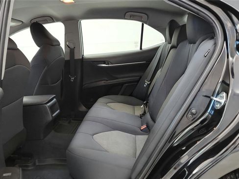 Certified 2022 Toyota Camry LE image 21