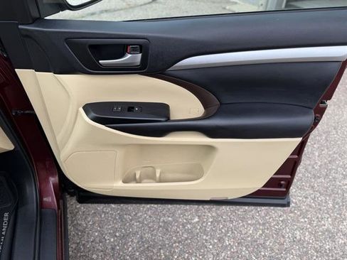 Used 2019 Toyota Highlander Limited Platinum image 15