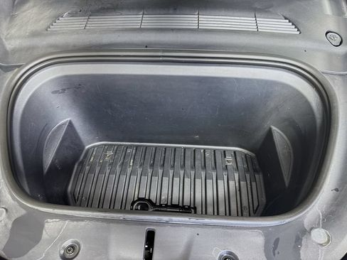 Used 2023 Tesla Model Y Long Range AWD/4WD image 37