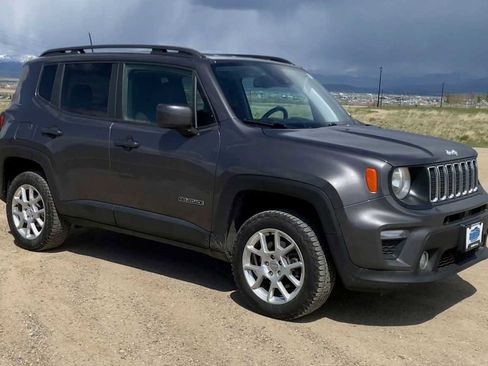 Used 2019 Jeep Renegade Latitude w/ Cold Weather Group AWD/4WD image 2