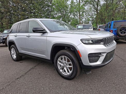 New 2025 Jeep Grand Cherokee Laredo X w/ Luxury Tech Group I image 3