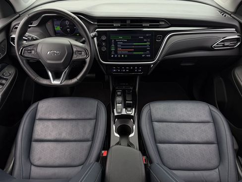 Used 2022 Chevrolet Bolt EUV LT w/ Convenience Package FWD image 11