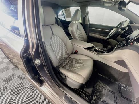 Used 2021 Toyota Camry SE w/ Convenience Package FWD image 30
