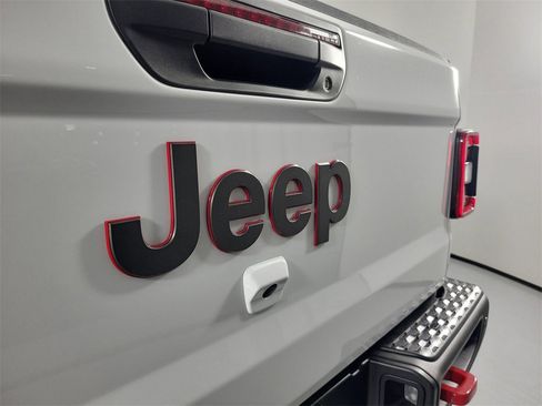 Used 2025 Jeep Gladiator Rubicon image 5