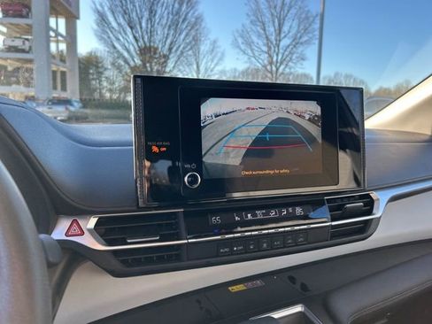 Used 2025 Toyota Sienna LE image 25