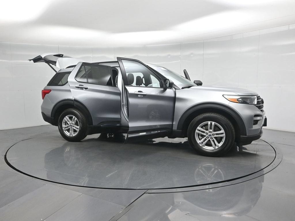Used 2024 Ford Explorer XLT w/ Equipment Group 202A AWD/4WD image 33